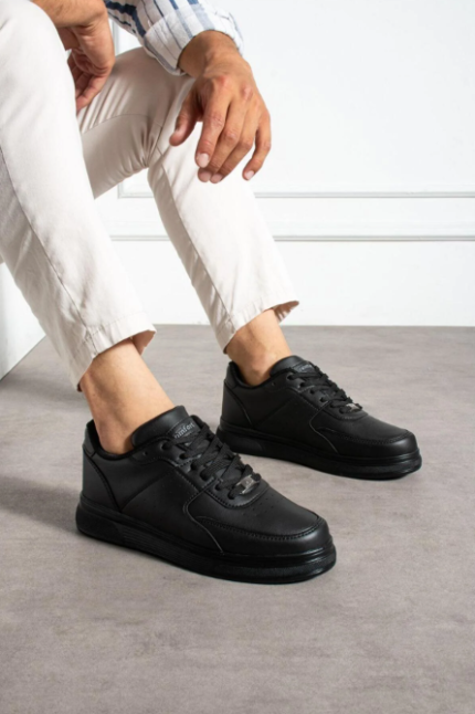 siyah metal aksesuarlı bağcıklı erkek sneaker