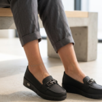 siyah metal tokalı ortopedik kadın loafer babet